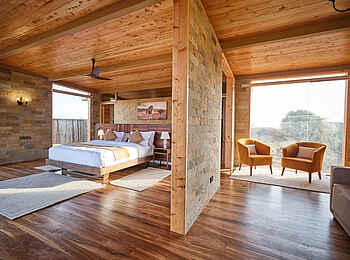 Elephant Gorge Camp: Familiensuite Doppelbett und Sitzecke