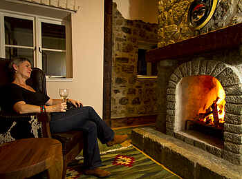 Gibbs Farm: Abend am Kamin