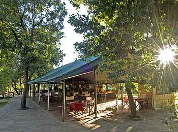 Governors' Camp: Gemeinschaftszelt Governors' Camp: Gemeinschaftszelt