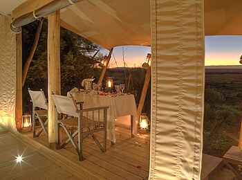 Kichwa Tembo Tented Camp: Veranda in Superior-Unterkunft Kichwa Tembo Tented Camp: Veranda in Superior-Unterkunft
