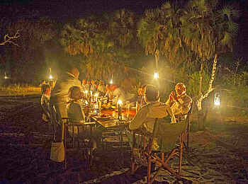 Lake Manze Camp: Dinner im Freien Lake Manze Camp: Dinner im Freien