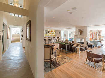 Latitude 15: Lounge und Durchgang Latitude 15: Lounge und Durchgang