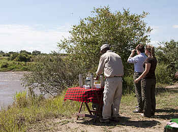 Sayari Camp: Frühstück am Mara River Sayari Camp: Frühstück am Mara River