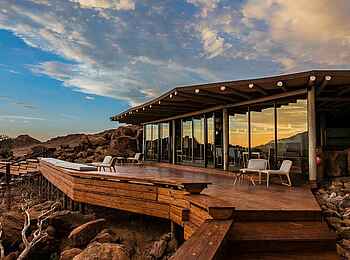 Sorris Sorris Lodge: Glasfront des Hauptgebäudes