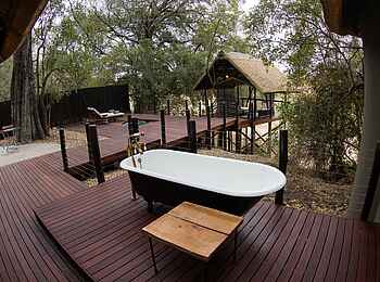 Jock Safari Lodge – Main Lodge: Badewanne im Freien