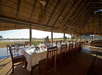 Camp Camp: Der große Esstisch