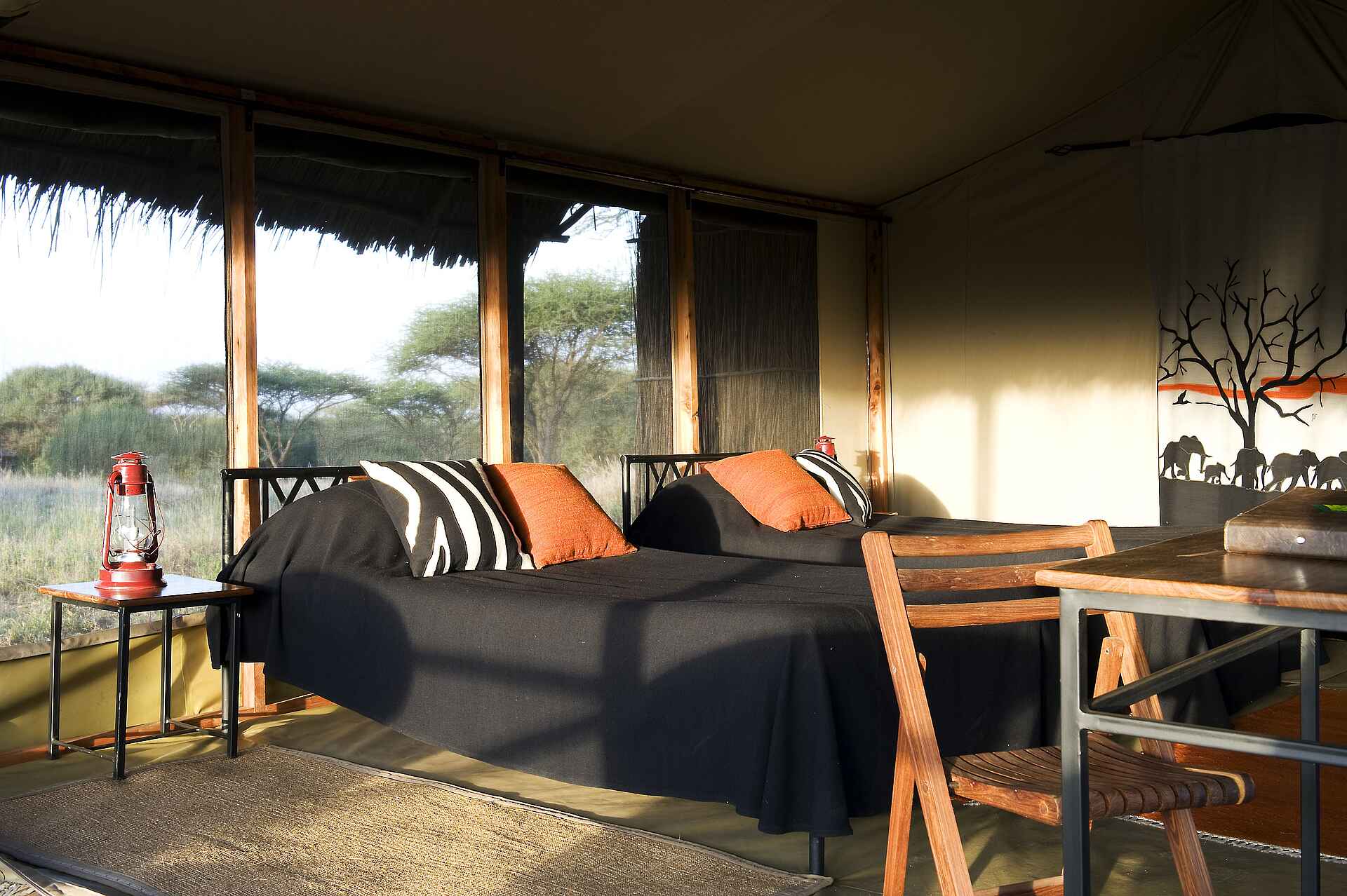 Einzelbetten, Schlafzimmer, Wohnbeispiel, Kambi ya Tembo, Kilimanjaro, Afrikarma, Afrikarma Safaris, Afrikarma Safaris - Wildnis. Hautnah., Afrikarma.de, Tanganyika Wilderness