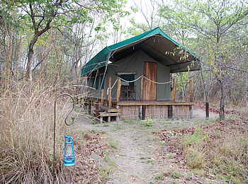 Nanzhila Plains Safari Camp: Gästezelt Nanzhila Plains Safari Camp: Gästezelt