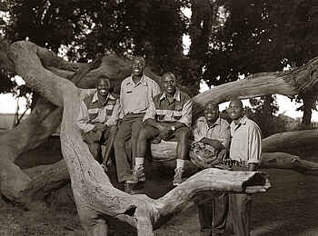 Sausage Tree Camp: Gruppenbild der Guides