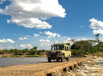 Sayari Camp: Mara River Bridge Sayari Camp: Mara River Bridge