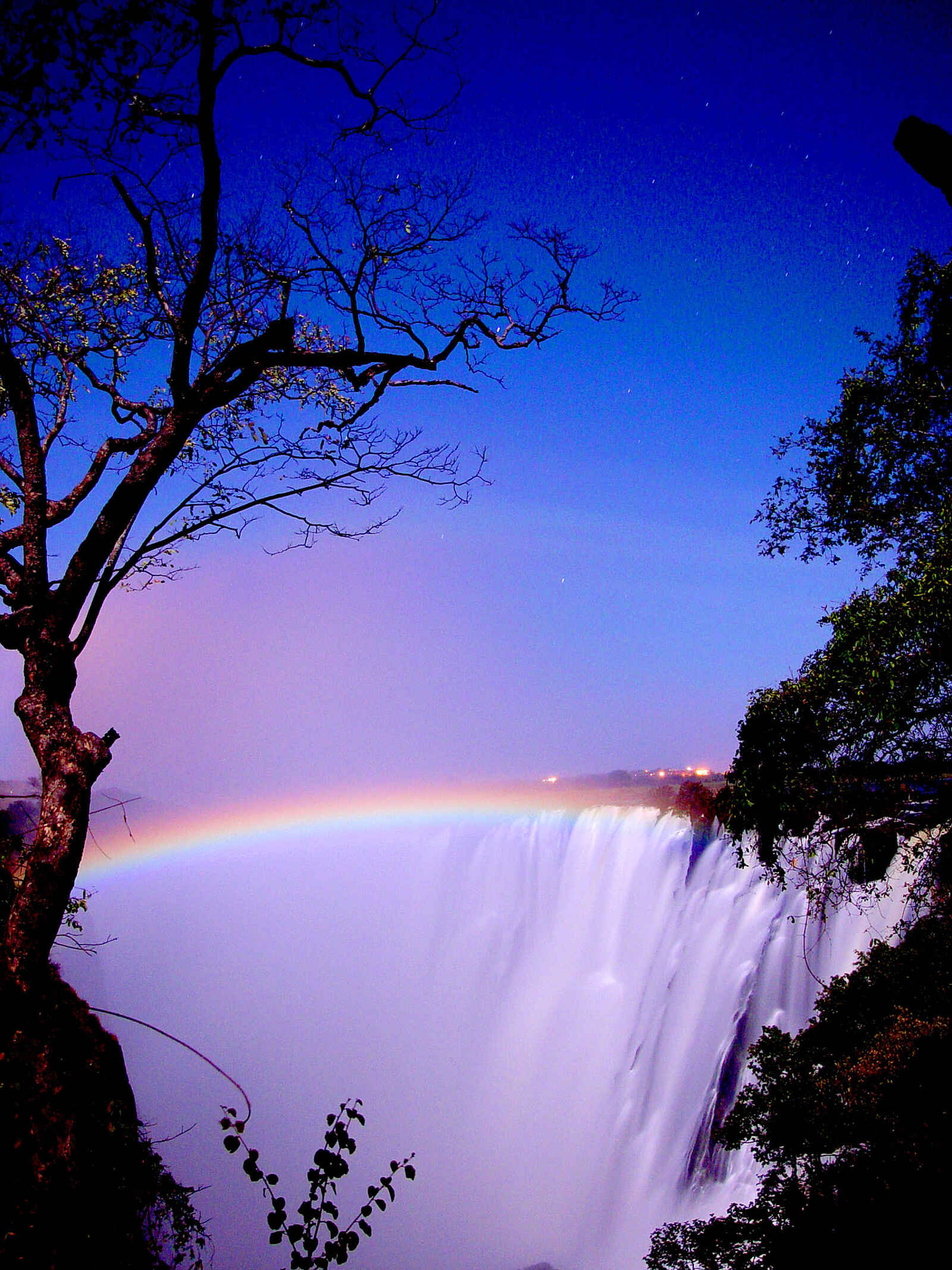 Stanley Safari Lodge: Lunarer Regenbogen Stanley Safari Lodge: Lunarer Regenbogen