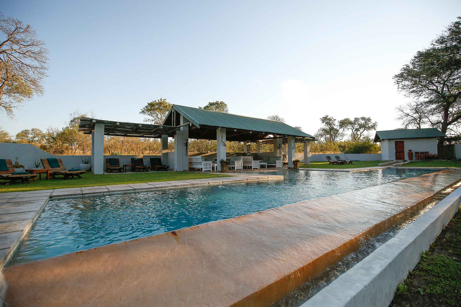 Notten's Bush Camp: Hauptpool mit 20 Metern Notten's Bush Camp: Hauptpool mit 20 Metern