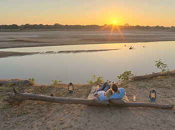 Time + Tide Kakuli: Sundowner am Fluss Time + Tide Kakuli: Sundowner am Fluss