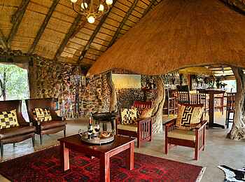 Wildtrack Safaris Eco Lodge: Sitzgruppe Wildtrack Safaris Eco Lodge: Sitzgruppe