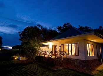 Chichele Presidential Lodge: Beleuchtetes Gästechalet Chichele Presidential Lodge: Beleuchtetes Gästechalet