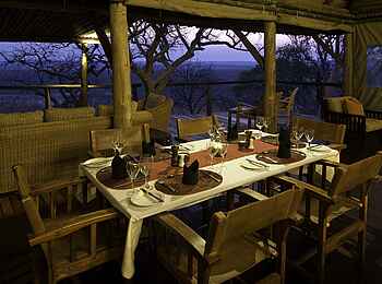 Little Ongava: Abendstimmung in der Lodge Little Ongava: Abendstimmung in der Lodge