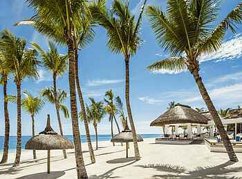 One and Only Le Saint Gerant: Blick auf das Restaurant am Strand