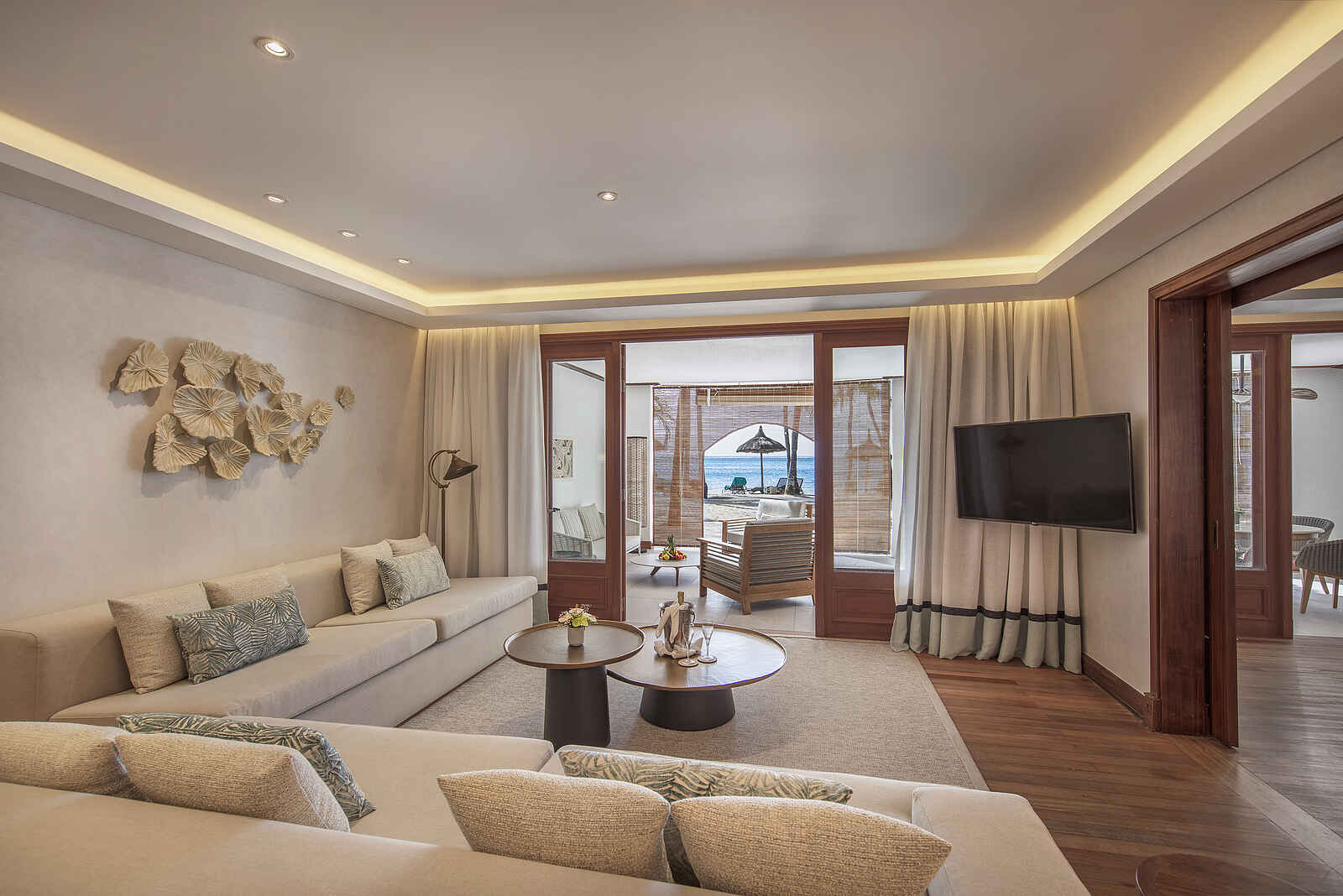 Paradis Beachcomber Golf Resort and Spa: Family Suite Lounge Paradis Beachcomber Golf Resort and Spa: Family Suite Lounge