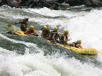 Taita Falcon Lodge: White Water Rafting Taita Falcon Lodge: White Water Rafting