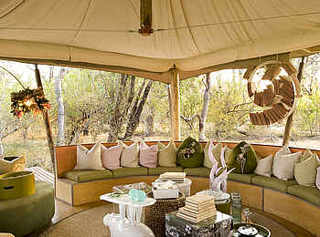 Xaranna Okavango Delta Camp: Die Main Lounge