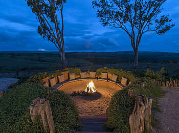 Founders Lodge by Mantis: Feuerplatz Founders Lodge by Mantis: Feuerplatz