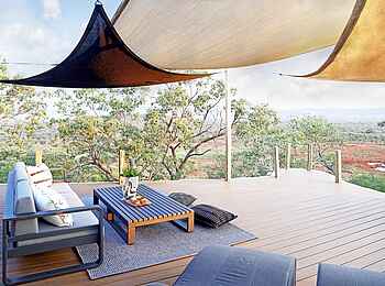 Madikwe Hills Private Game Lodge: Terrasse mit Segeltuch einer Suite