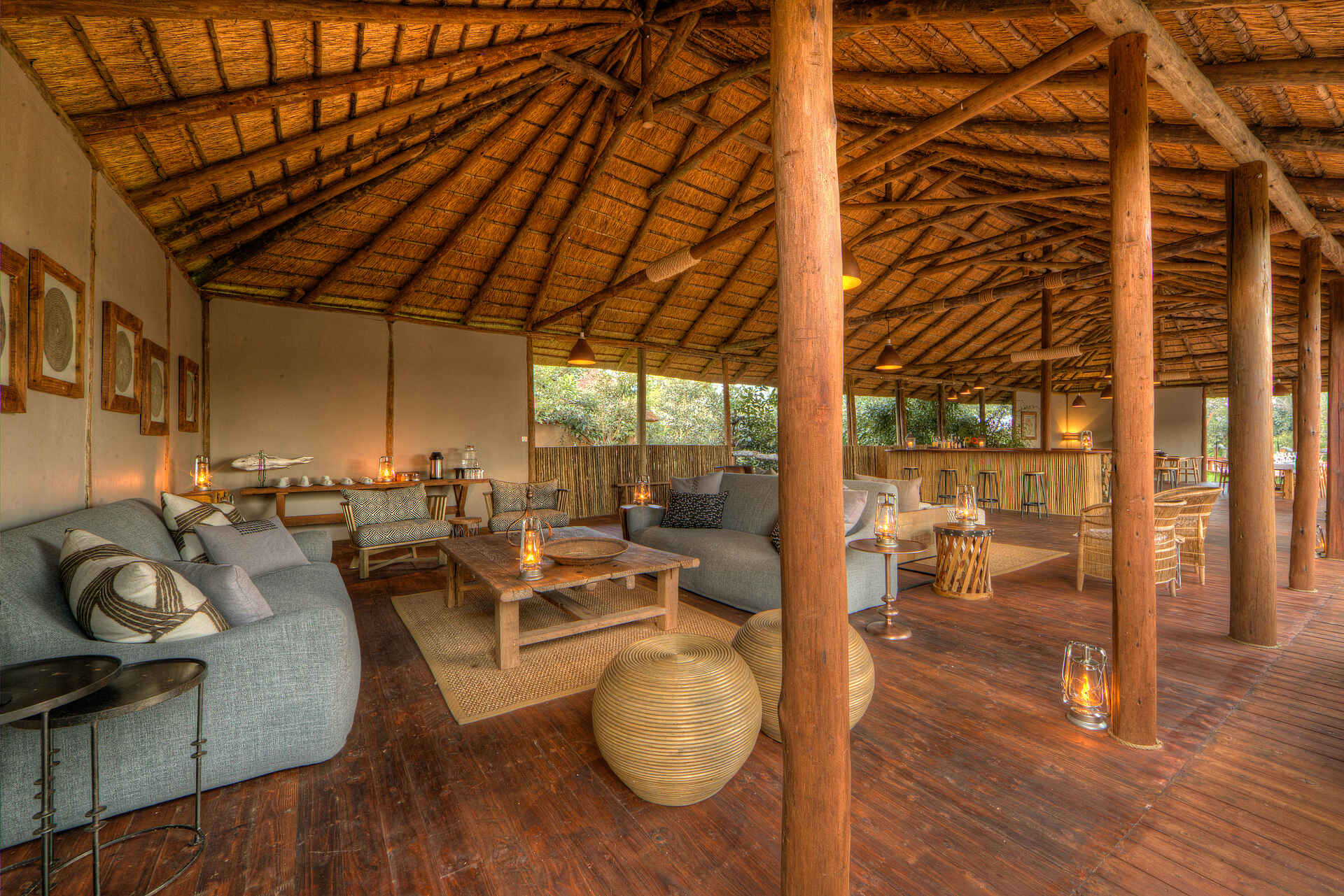 Afrikarma, Afrikarma Safaris, Afrikarma Safaris. Wildnis. Hautnah., Afrikarma.de, Bilder, Laterne, Lounge, Sessel, Sofa, Stühle, Tisch