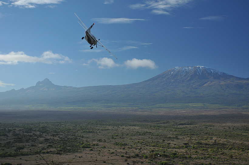 Over Africa: Im Anflug auf Kilimanjaro Airport Over Africa: Im Anflug auf Kilimanjaro Airport