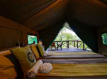 Mankwe Bush Lodge: Der Blick aus dem Inneren eines der Gästezelte auf die private Veranda