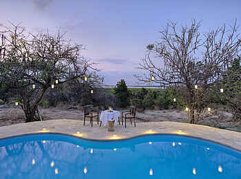 Roho ya Selous Camp: Privates Dinner am Pool Roho ya Selous Camp: Privates Dinner am Pool