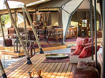 Selinda Explorers Camp: Blick in die Lounge