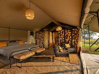 Ubuntu Migration Camp: Double Tent Blick hinein