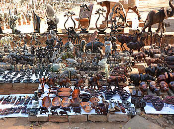 Victoria Falls Hotel: Curio Shopping