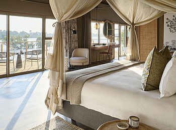 Victoria Falls Rapid View Villa: Das Hauptschlafzimmer mit Blick auf den Zambezi