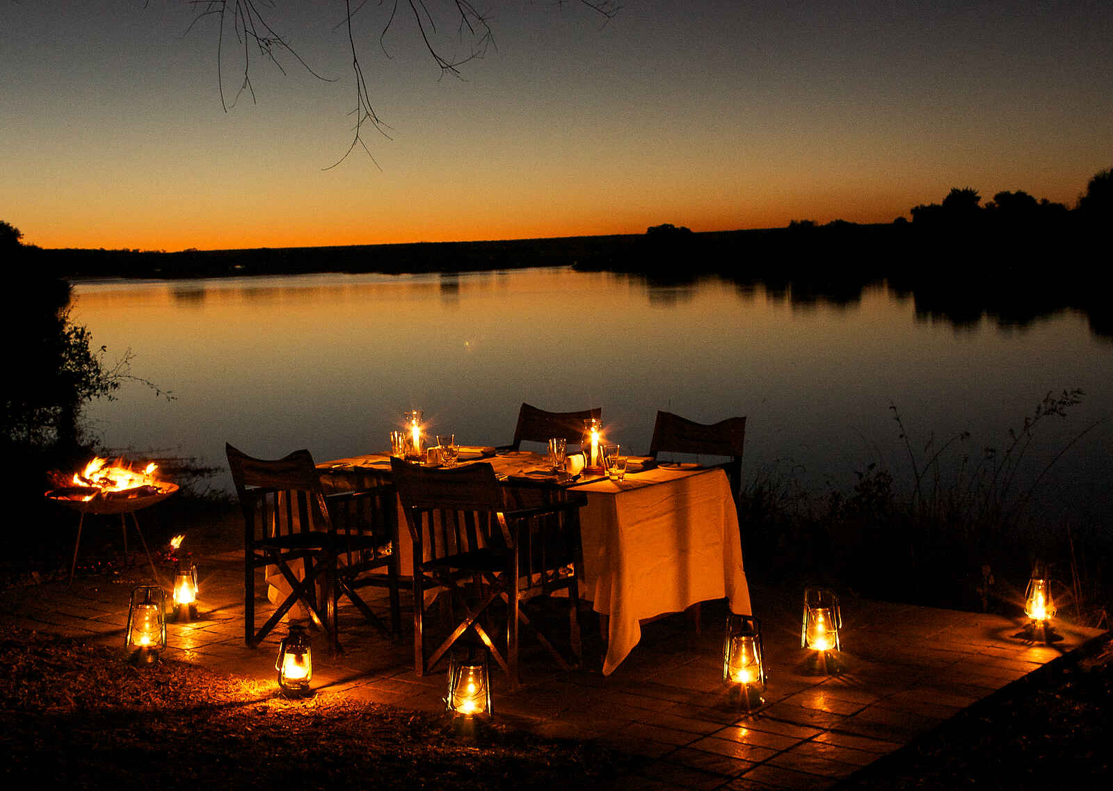 Zambezi Sands: Abendessen am Flussufer Zambezi Sands: Abendessen am Flussufer