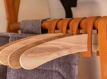 Camp Maru: Kleiderbügel