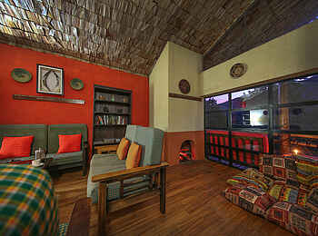 Mahogany Springs Safari Lodge: Kamin