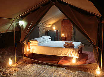 Nkonzi Bush Camp: Gästezeltinterieur Nkonzi Bush Camp: Gästezeltinterieur