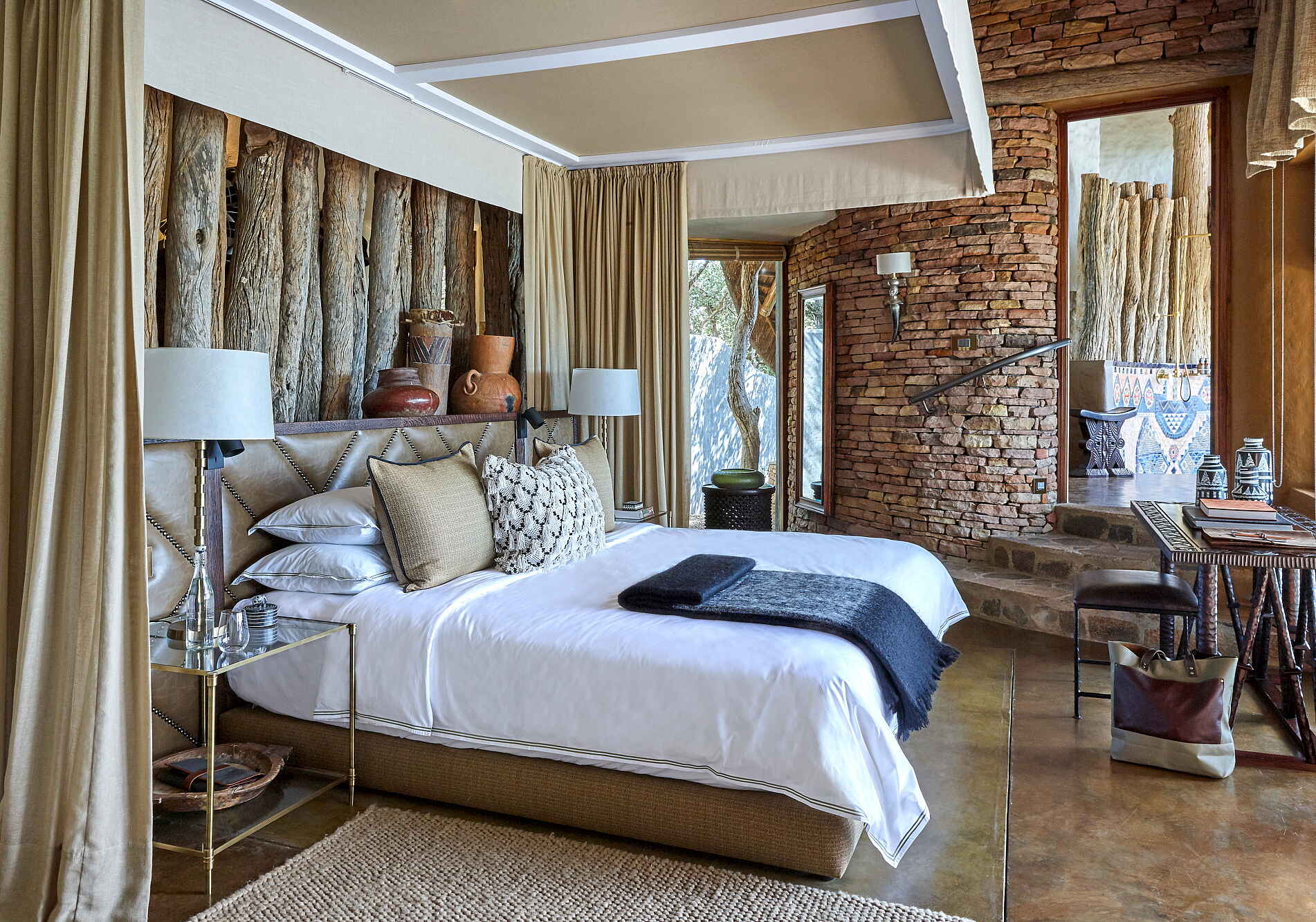 Singita Pamushana Lodge: Doppelbett mit 7 Kissen