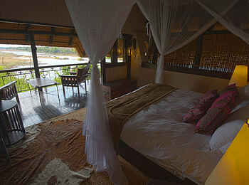 Chilo Gorge Safari Lodge: Blick aus einem Gästechalet Chilo Gorge Safari Lodge: Blick aus einem Gästechalet