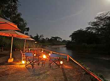 Ishasha Wilderness Camp: Lagerfeuer am Ntungwe Ishasha Wilderness Camp: Lagerfeuer am Ntungwe