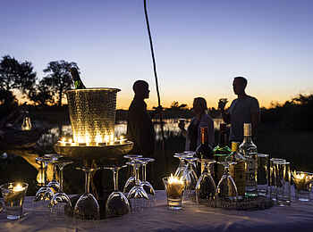 Jacana Camp: Drink bei Sonnenuntergang Jacana Camp: Drink bei Sonnenuntergang