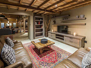 Kariega Ukhozi Lodge: Blick durch die Lounge Kariega Ukhozi Lodge: Blick durch die Lounge