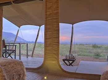Kichwa Tembo Tented Camp: Blick aus Superior-Schlafzimmer Kichwa Tembo Tented Camp: Blick aus Superior-Schlafzimmer