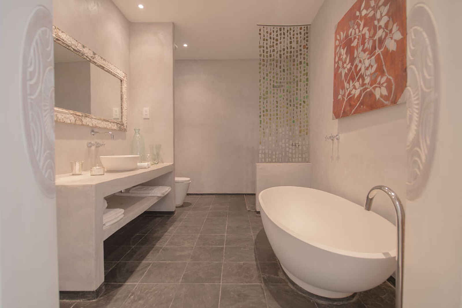 Latitude 15: Waschtisch, Wanne und Dusche Latitude 15: Waschtisch, Wanne und Dusche