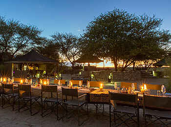 Meno a Kwena Camp: Dinner im Freien