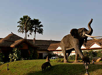 Mweya Safari Lodge: Hauptgebäude