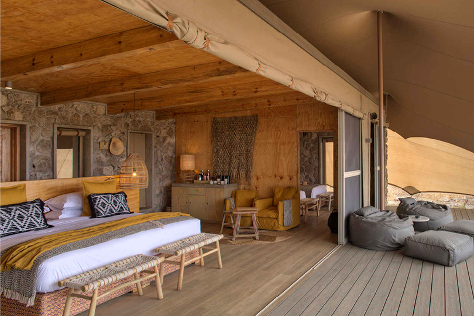 Namiri Plains Camp: Familienzelt mit Doppelzimmer Namiri Plains Camp: Familienzelt mit Doppelzimmer