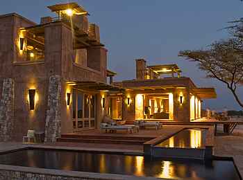 Onguma The Fort: Der Pool im Abendlicht