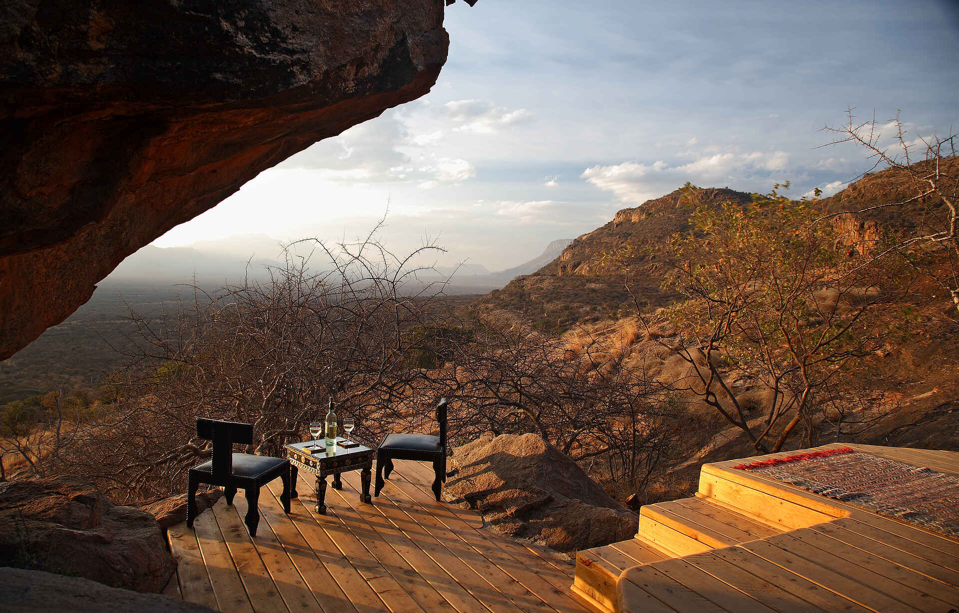 5 sterne, auszeichnung, award, birding, elefant, familie, gerenuk, giraffe, giraffengazelle, grevyzebra, kalama, kalama airstrip, kalama conservancy, kalama-schutzgebiet, kenia, kenya, kinder, kultur, leopard, lion watch programme, löwe, luxuriös, luxus, masai mara, nachhaltigkeit, nachtpirschfahrten, netzgiraffe, nordkenia, north kenya, northern kenya, oryx, oryx airstrip, ostafrikanische oryx, privat, private reserve, privatreservat, riccardo orizo, safari, samburu, samburu 5, samburu five, samburu national park, samburu-gebiet, samburu-land, samburu-nationalpark, saruni, saruni samburu, saruni samburu camp, saruni samburu lodge, selbstfahrer, somalistrauss, spa, strauss, vollpension, zebra, deck, gästeunterkunft, guest building, guest facilities, sonnendeck, unterkunft, veranda, villa